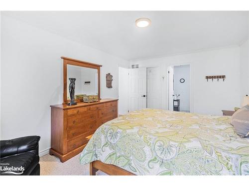 89 Trout Lane, Tiny, ON - Indoor Photo Showing Bedroom