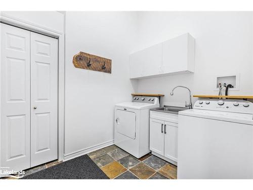 89 Trout Lane, Tiny, ON - Indoor Photo Showing Laundry Room