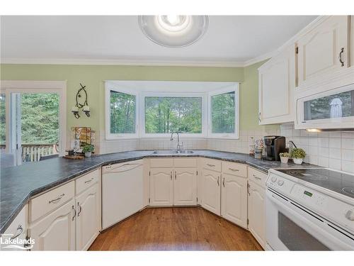 49 Birchwood Trail, Wasaga Beach, ON - Indoor Photo Showing Kitchen With Double Sink