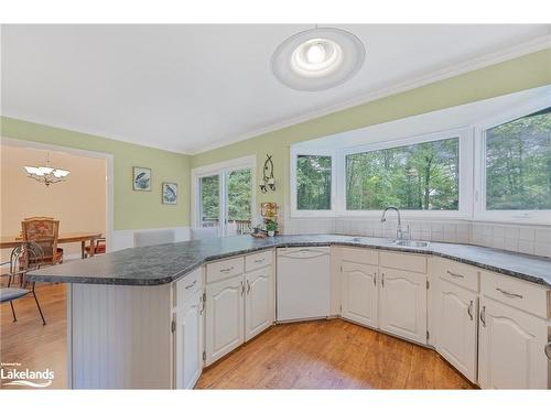 49 Birchwood Trail, Wasaga Beach, ON - Indoor Photo Showing Kitchen