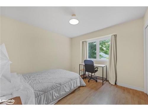 49 Birchwood Trail, Wasaga Beach, ON - Indoor Photo Showing Bedroom