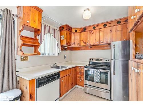 642 Oak Street, Collingwood, ON - Indoor Photo Showing Kitchen