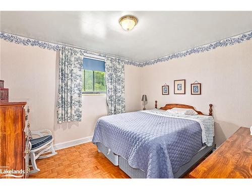 642 Oak Street, Collingwood, ON - Indoor Photo Showing Bedroom