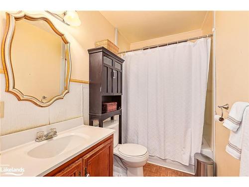 642 Oak Street, Collingwood, ON - Indoor Photo Showing Bathroom