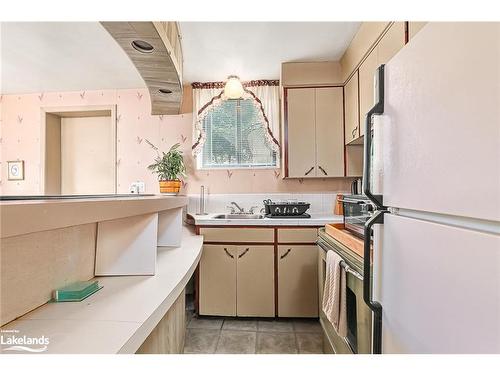 642 Oak Street, Collingwood, ON - Indoor Photo Showing Kitchen