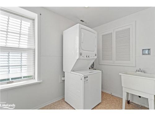 1075 Elder Road, Dwight, ON - Indoor Photo Showing Laundry Room