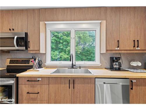 1075 Elder Road, Dwight, ON - Indoor Photo Showing Kitchen