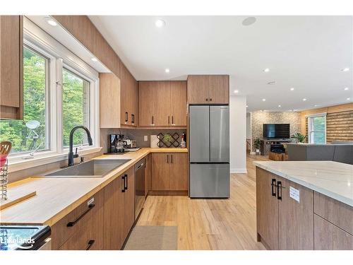 1075 Elder Road, Dwight, ON - Indoor Photo Showing Kitchen