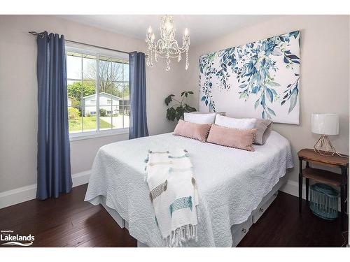 90 Manning Avenue, Collingwood, ON - Indoor Photo Showing Bedroom