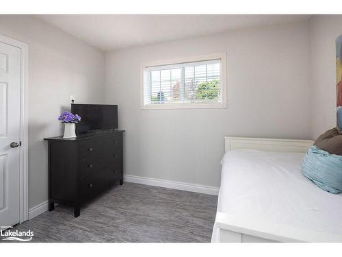 90 Manning Avenue, Collingwood, ON - Indoor Photo Showing Bedroom