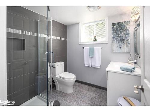 90 Manning Avenue, Collingwood, ON - Indoor Photo Showing Bathroom