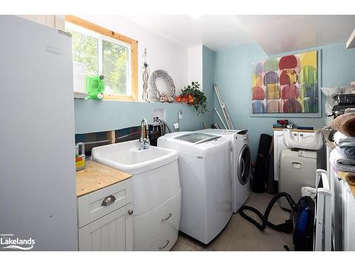 90 Manning Avenue, Collingwood, ON - Indoor Photo Showing Laundry Room