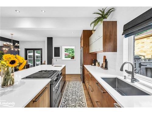 13 Mulberry Court, Barrie, ON - Indoor Photo Showing Kitchen