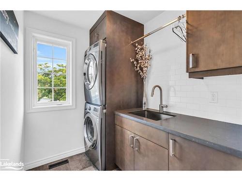 13 Mulberry Court, Barrie, ON - Indoor Photo Showing Laundry Room