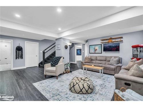 13 Mulberry Court, Barrie, ON - Indoor Photo Showing Living Room