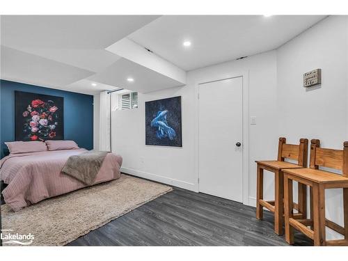 13 Mulberry Court, Barrie, ON - Indoor Photo Showing Bedroom