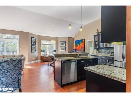 90 Windermere Circle, Tay, ON - Indoor Photo Showing Kitchen With Upgraded Kitchen