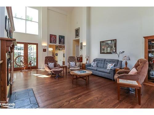 326 Blueberry Marsh Road, Oro-Medonte, ON - Indoor Photo Showing Living Room