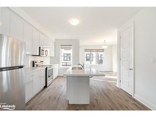 14-980 Logan Drive, Milton, ON - Indoor Photo Showing Kitchen With Stainless Steel Kitchen With Upgraded Kitchen