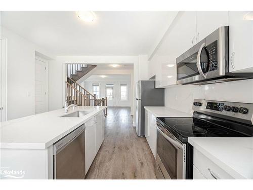 14-980 Logan Drive, Milton, ON - Indoor Photo Showing Kitchen