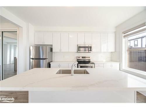 14-980 Logan Drive, Milton, ON - Indoor Photo Showing Kitchen With Stainless Steel Kitchen With Upgraded Kitchen