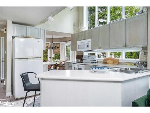 166 Fairway Crescent, Collingwood, ON - Indoor Photo Showing Kitchen With Double Sink