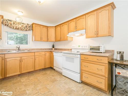 1832 Kilworthy Road, Gravenhurst, ON - Indoor Photo Showing Kitchen With Double Sink