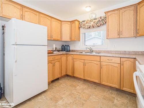 1832 Kilworthy Road, Gravenhurst, ON - Indoor Photo Showing Kitchen With Double Sink