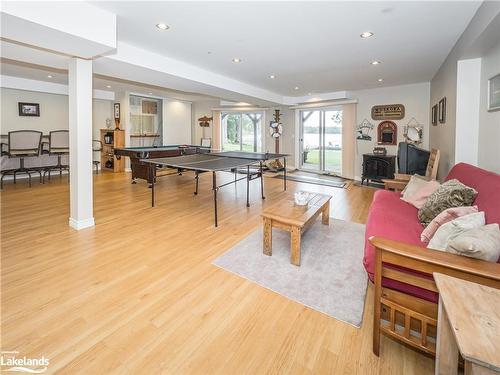 1832 Kilworthy Road, Gravenhurst, ON - Indoor Photo Showing Living Room