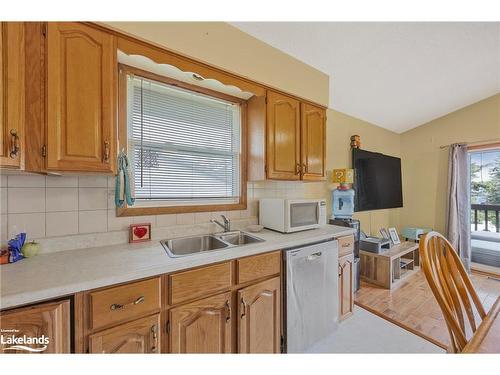 41 Grandview Road, Port Mcnicoll, ON - Indoor Photo Showing Kitchen With Double Sink