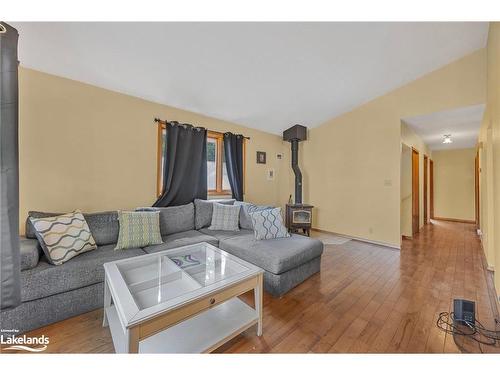 41 Grandview Road, Port Mcnicoll, ON - Indoor Photo Showing Living Room