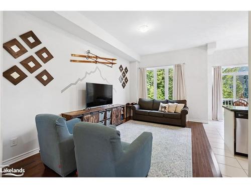 6 Blasi Court, Wasaga Beach, ON - Indoor Photo Showing Living Room