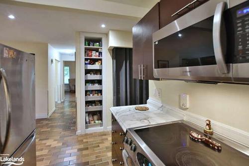 13 Trafalgar Road, Collingwood, ON - Indoor Photo Showing Kitchen