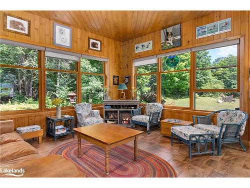 155 Old Centurian Road, Huntsville, ON - Indoor Photo Showing Living Room