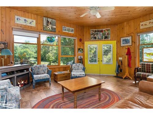 155 Old Centurian Road, Huntsville, ON - Indoor Photo Showing Living Room