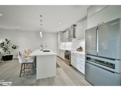 002-727 Grandview Drive, Huntsville, ON - Indoor Photo Showing Kitchen With Upgraded Kitchen