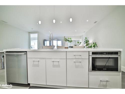 002-727 Grandview Drive, Huntsville, ON - Indoor Photo Showing Kitchen With Upgraded Kitchen