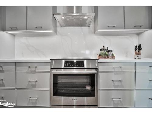 002-727 Grandview Drive, Huntsville, ON - Indoor Photo Showing Kitchen