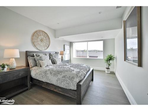 002-727 Grandview Drive, Huntsville, ON - Indoor Photo Showing Bedroom