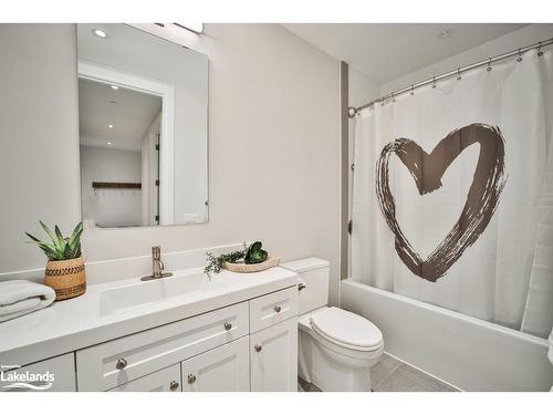 002-727 Grandview Drive, Huntsville, ON - Indoor Photo Showing Bathroom