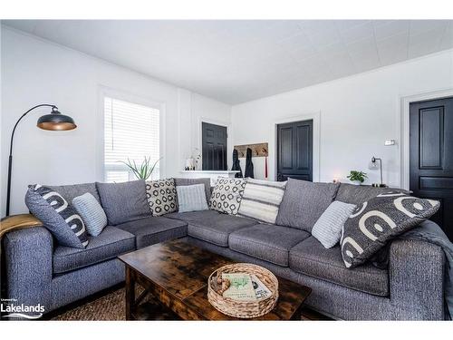 235 Jane Street, Stayner, ON - Indoor Photo Showing Living Room