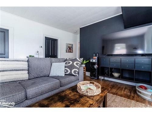 235 Jane Street, Stayner, ON - Indoor Photo Showing Living Room