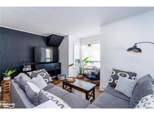 235 Jane Street, Stayner, ON - Indoor Photo Showing Living Room