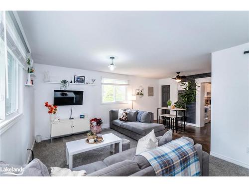 235 Jane Street, Stayner, ON - Indoor Photo Showing Living Room