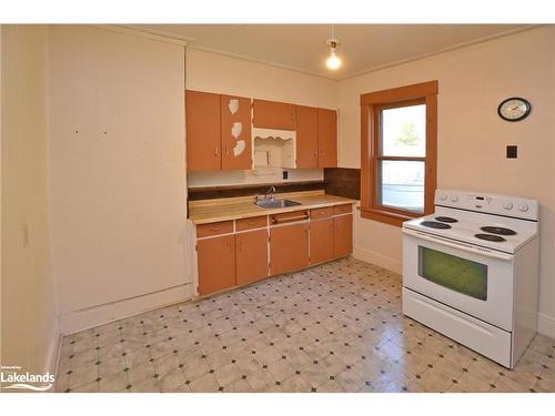 11 Farrer Street, Parry Sound, ON - Indoor Photo Showing Kitchen