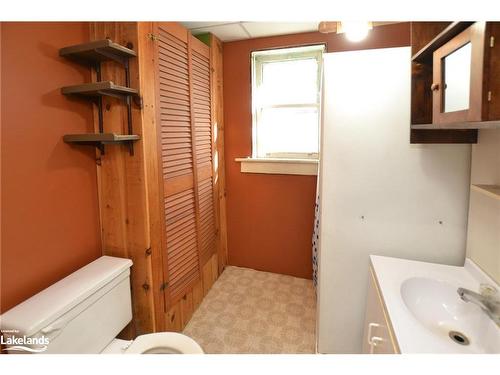 11 Farrer Street, Parry Sound, ON - Indoor Photo Showing Bathroom