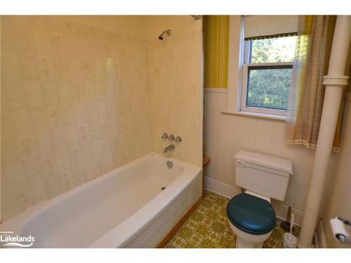 11 Farrer Street, Parry Sound, ON - Indoor Photo Showing Bathroom