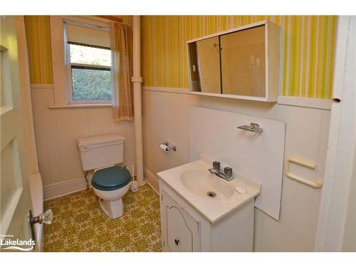 11 Farrer Street, Parry Sound, ON - Indoor Photo Showing Bathroom