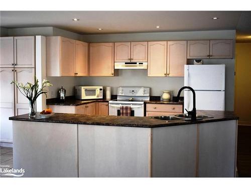 433 M Ramblewood Drive, Wasaga Beach, ON - Indoor Photo Showing Kitchen