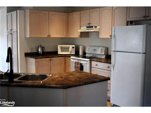 433 Ramblewood Drive, Wasaga Beach, ON - Indoor Photo Showing Kitchen With Double Sink